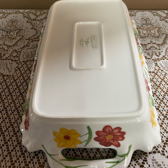 Temptations by Tara. Floral embroidery. 16 x 9 x 3”Presentable tableware. - Picture 4 of 8